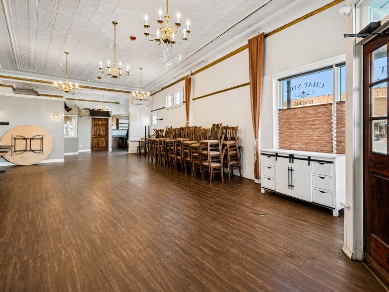 More Photos Of 228 Merrick Rd, Rockville Centre Storefront Retail Residential For Lease