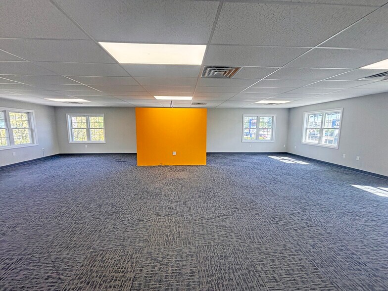 More Photos Of 491 Amherst St, Nashua Office For Lease