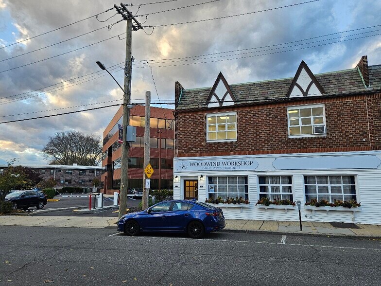 More Photos Of 111-113 S Tyson Ave, Floral Park Office For Lease