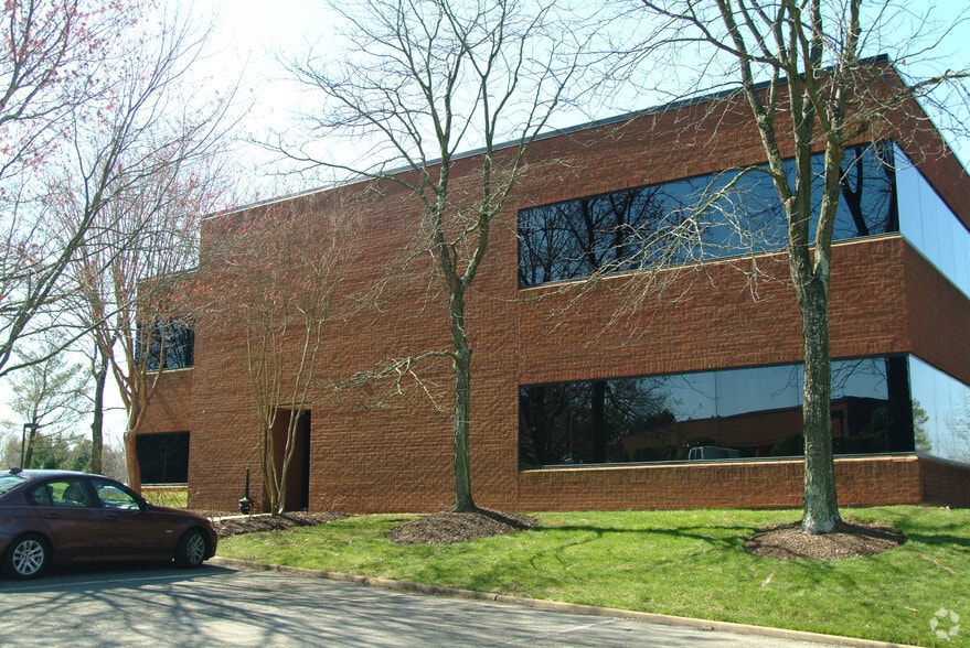 More Photos Of 620 Moorefield Park Dr, Richmond Office For Lease