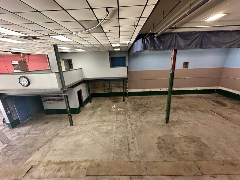 More Photos Of 1220 Mark St, Bensenville Warehouse For Lease