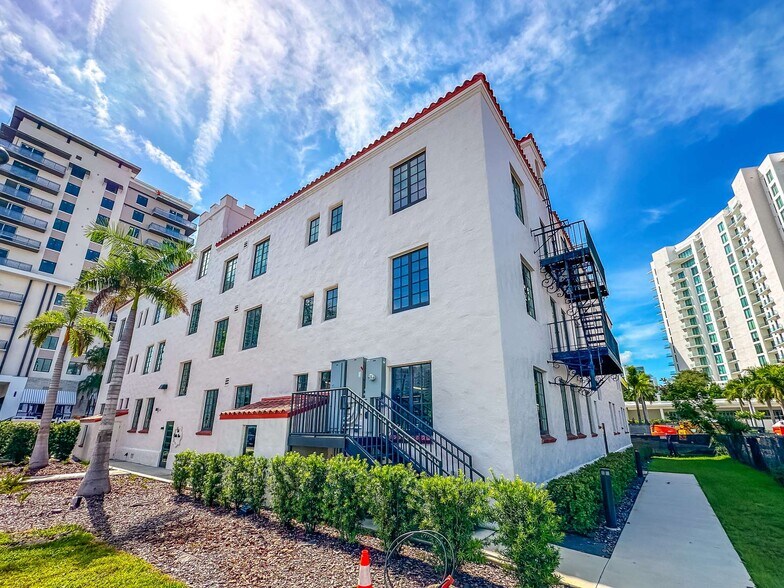 More Photos Of 601 Quay Commons, Sarasota Office For Sale