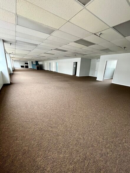 More Photos Of 6841 N Rochester Rd, Rochester Hills Office For Sale