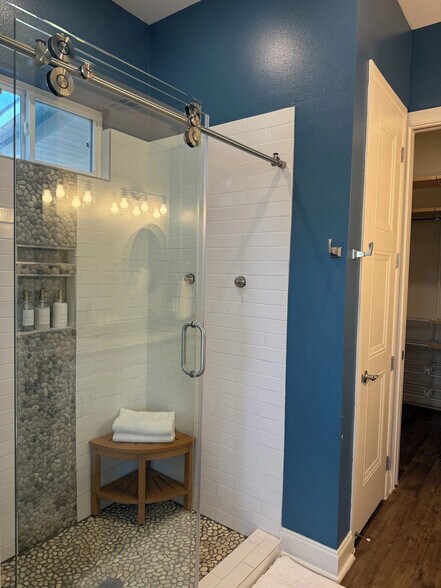 More Photos Of 11605 Fitzhugh Rd, Austin Office Residential For Sale