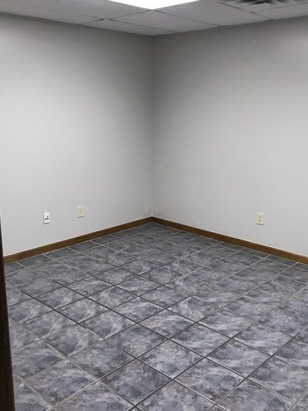 More Photos Of 901 N Virginia Ave, Oklahoma City Manufacturing For Lease
