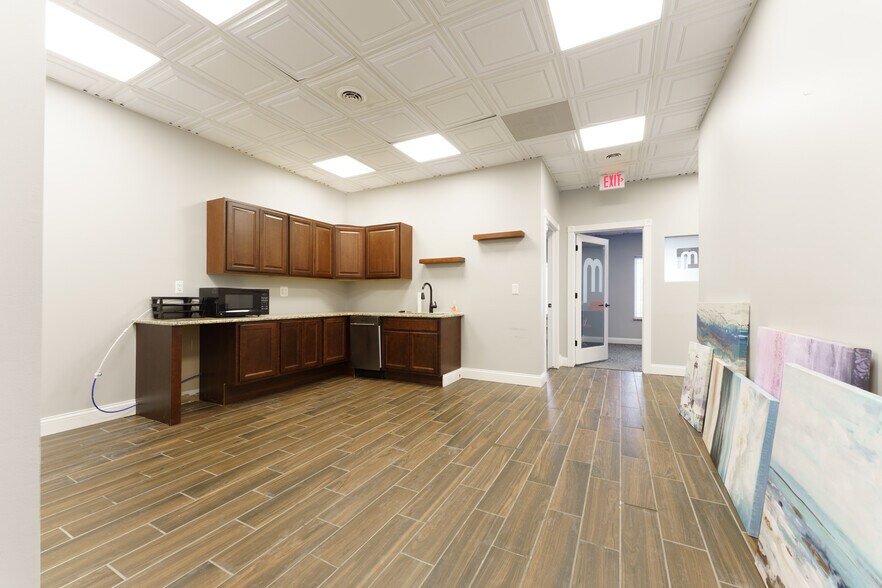 More Photos Of 315 W North St, Brighton Medical For Lease