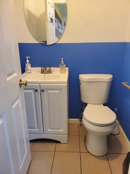 More Photos Of 2447 E Judd Rd, Burton Showroom For Sale