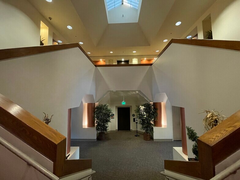 More Photos Of 26010 Mureau Rd, Calabasas Office For Sale