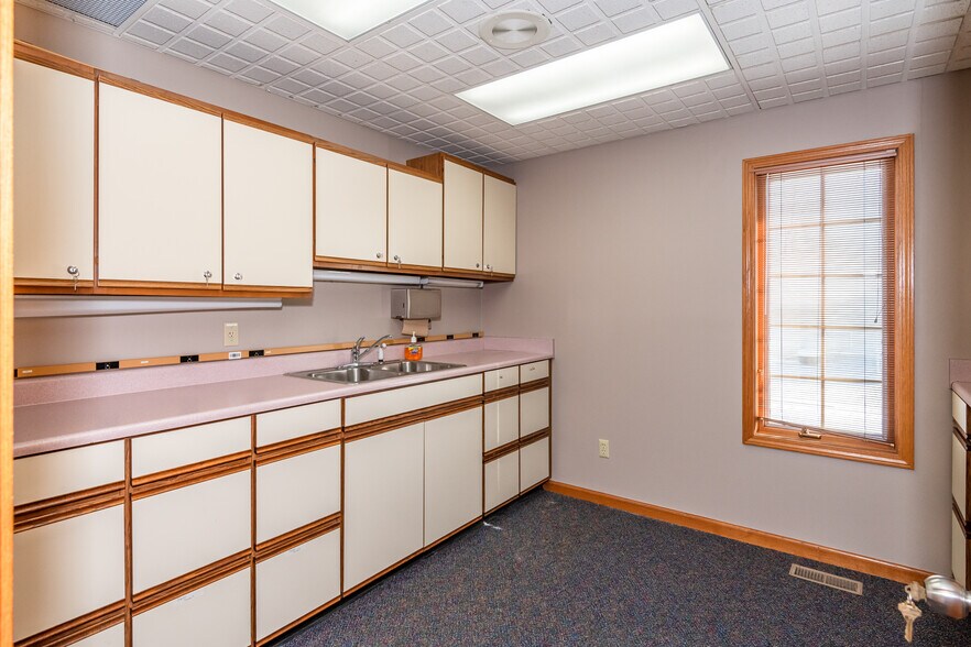 More Photos Of 1752 W High St, Piqua Medical For Sale