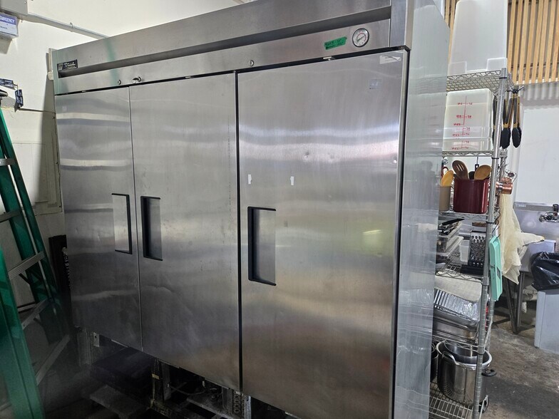 More Photos Of 60 E Wakea Ave, Kahului Warehouse For Lease