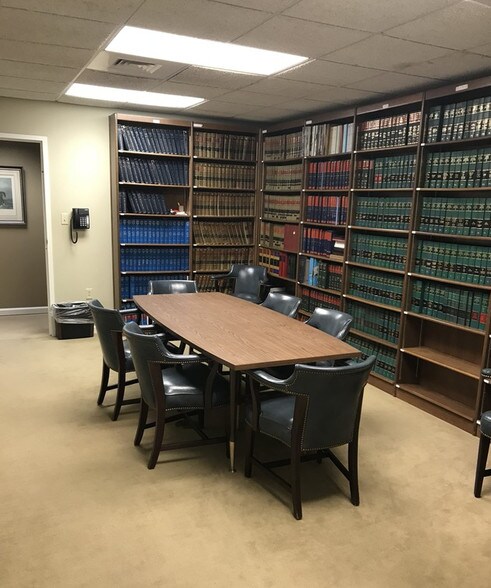 More Photos Of 100 Saint Ann St, Owensboro Office For Sale