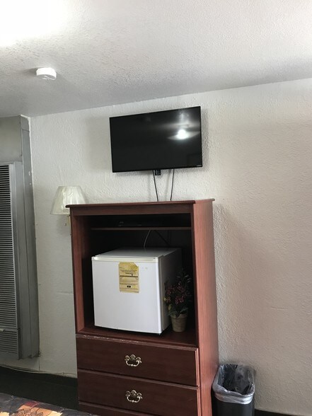 More Photos Of 406 E Route 66 Blvd, Tucumcari Hotel For Sale