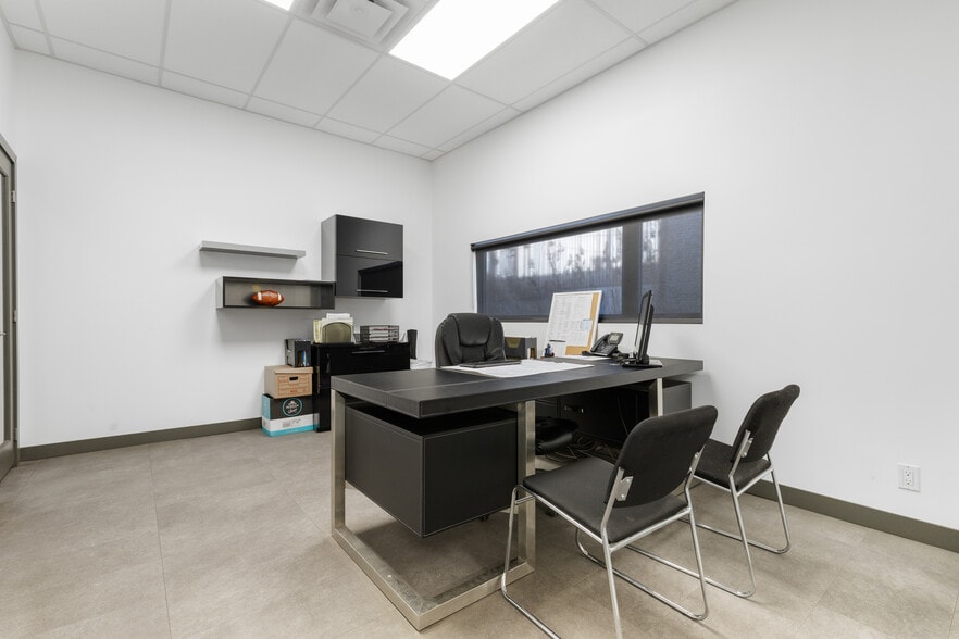 More Photos Of 139 Boul Sir-Wilfrid-Laurier, Saint-Basile-le-Grand Freestanding For Sale