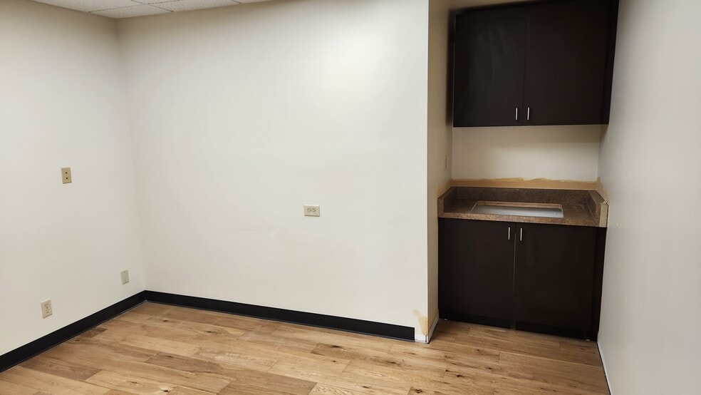 More Photos Of 5450 Telegraph Rd, Ventura Office For Lease