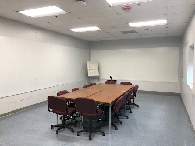 More Photos Of 8201 N University St, Peoria Distribution For Lease