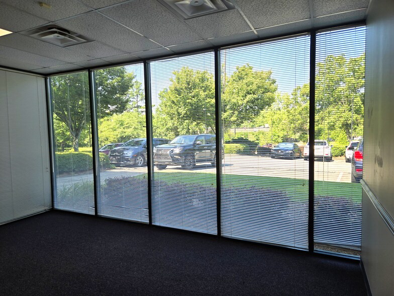 More Photos Of 1005 Alderman Dr, Alpharetta Research And Development For Lease