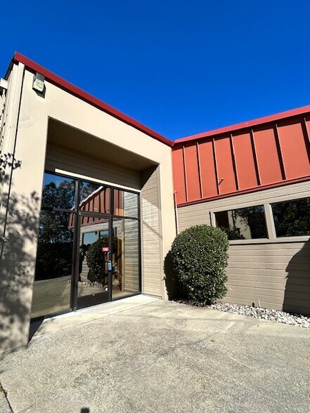 More Photos Of 11860 Kemper Rd, Auburn Light Distribution For Lease