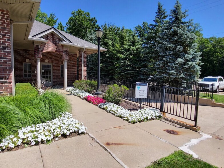 More Photos Of 43650 Garfield Rd, Clinton Township Medical For Lease