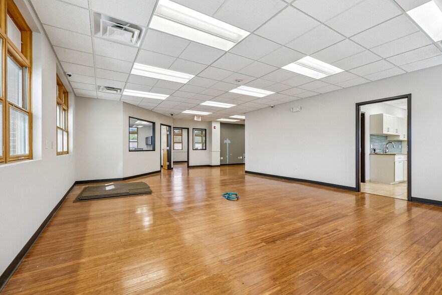 More Photos Of 92 Union Ave, Cresskill Office For Sale