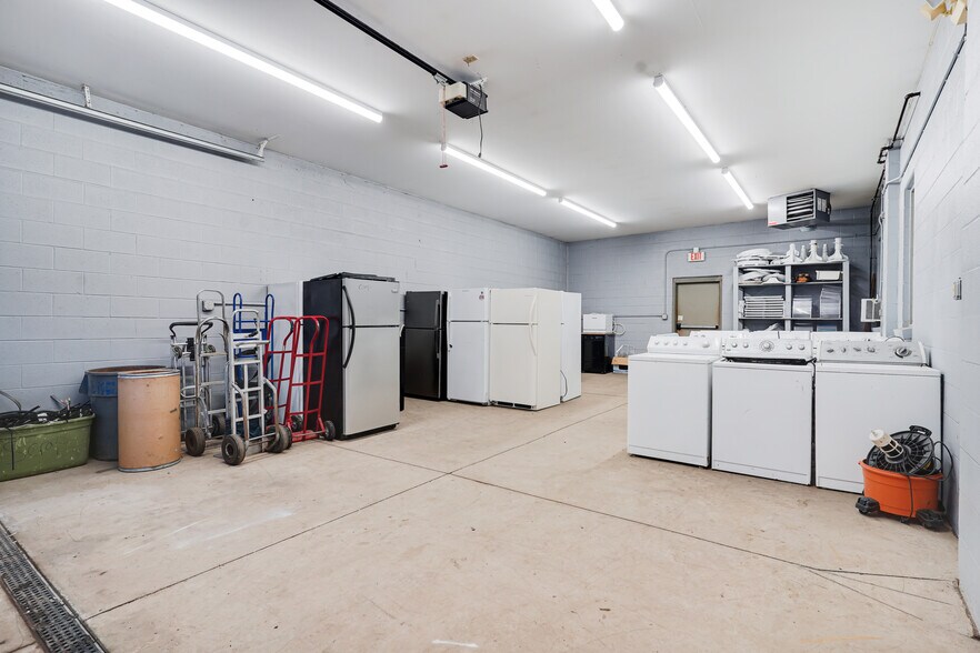 More Photos Of 27 Division St, Waterford Freestanding For Sale