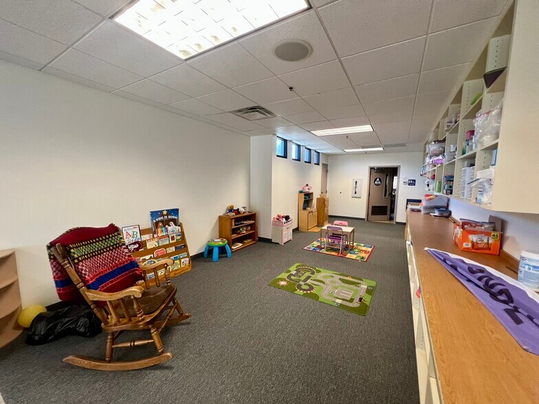More Photos Of 1020 E Ramon Rd, Palm Springs Religious Facility For Lease