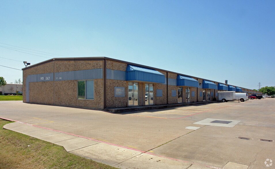 Primary Photo Of 1491 N Kealy St, Lewisville Warehouse For Sale