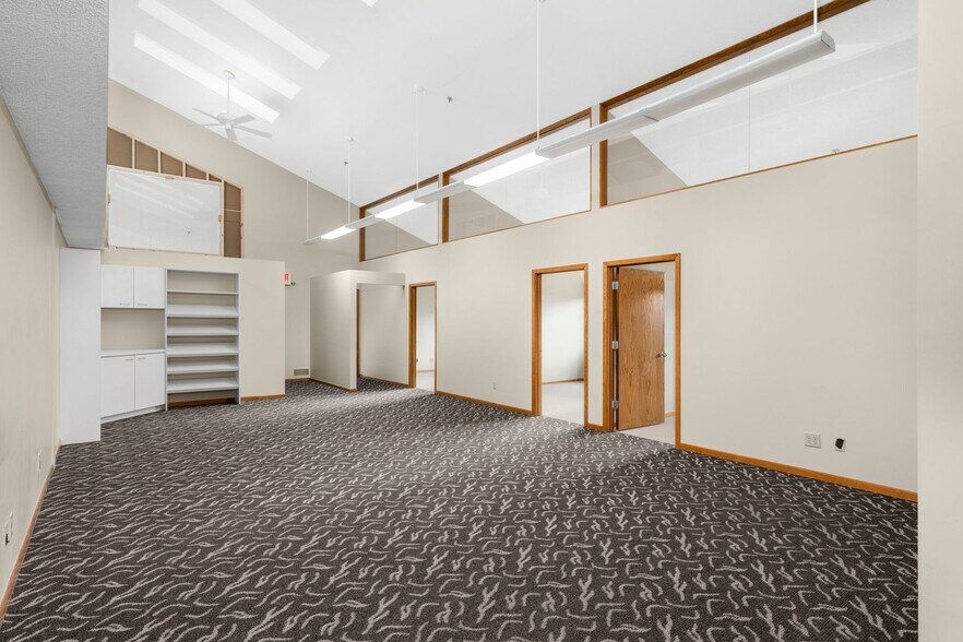 More Photos Of 7815 Telegraph Rd, Bloomington Office For Sale