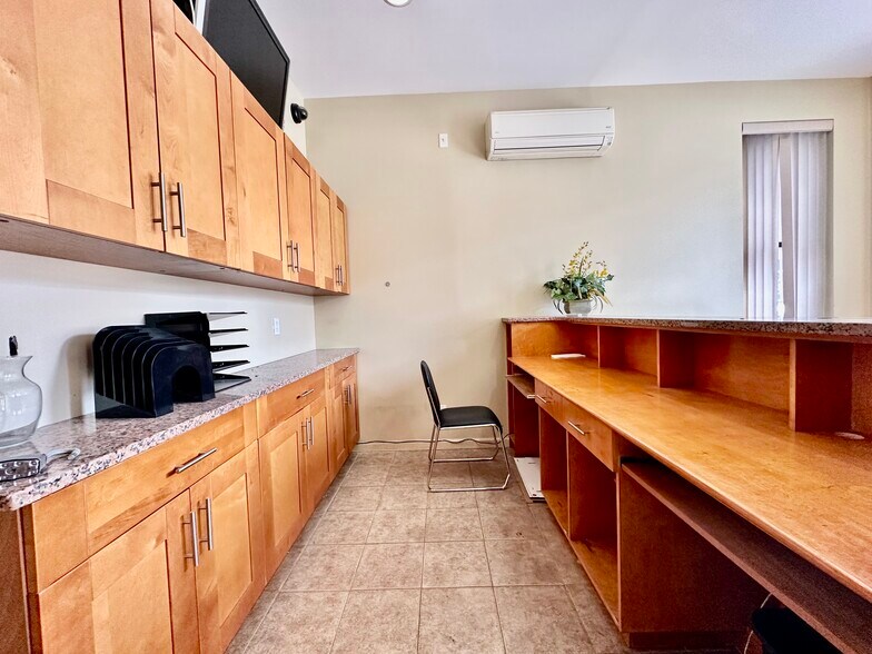 More Photos Of 3005 31st Ave, Astoria Medical For Lease