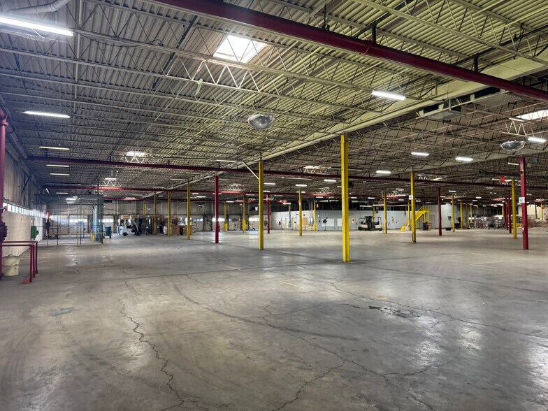 More Photos Of 800 Baker Rd, Dexter Warehouse For Lease