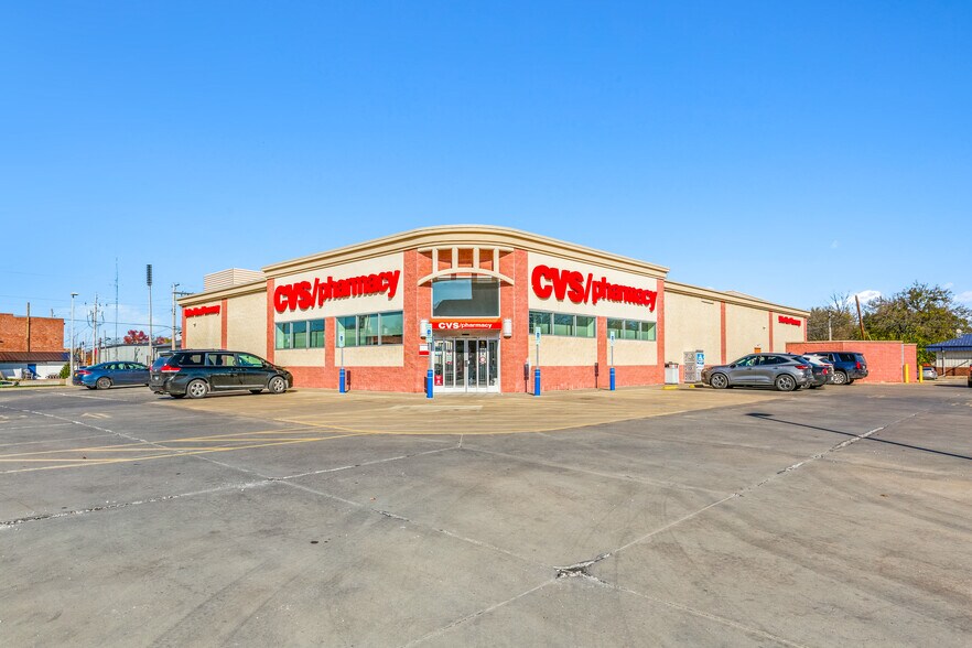 More Photos Of 303 S State St, Jerseyville Drugstore For Sale