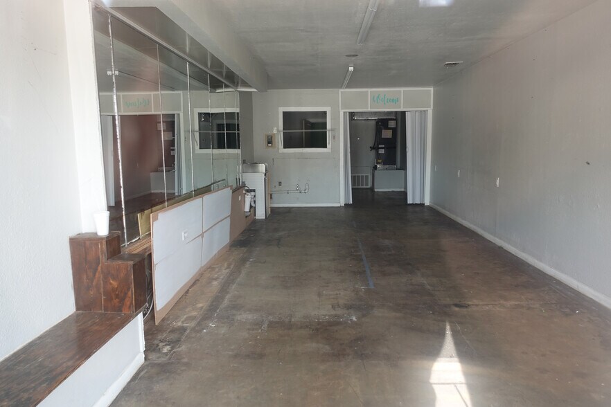 More Photos Of 119-121 E 3rd St, Taylor Freestanding For Sale