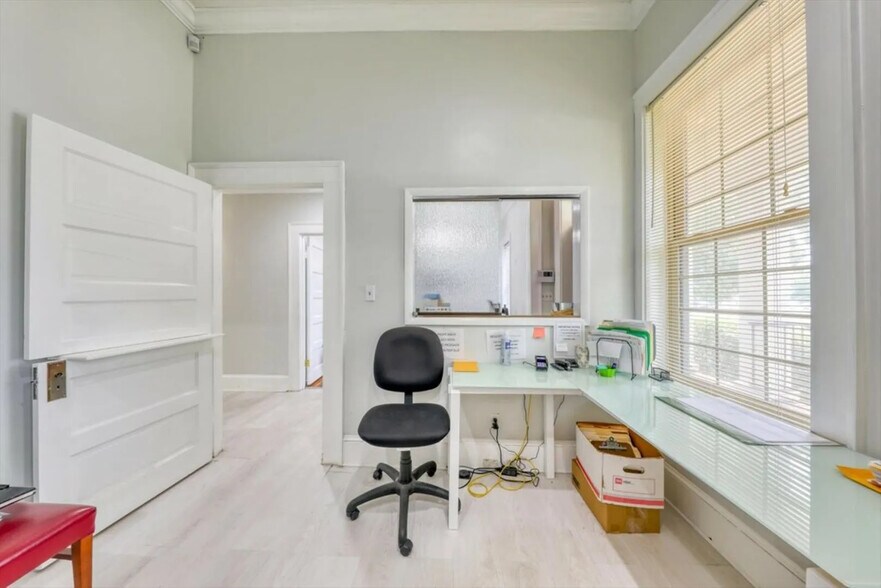 More Photos Of 223 S Crawford St, Thomasville Medical For Sale