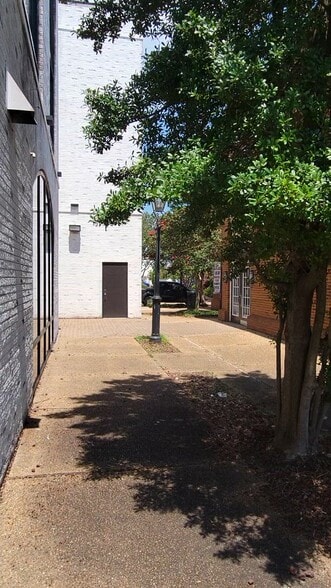 Primary Photo Of 7 W Queens Way, Hampton Medical For Lease