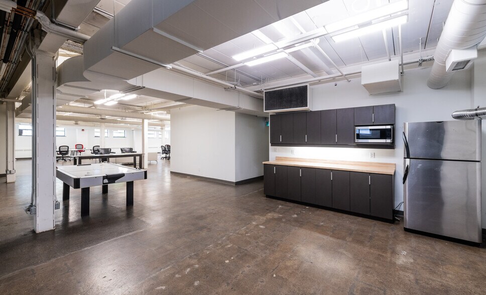More Photos Of 455 Dovercourt Rd, Toronto Office For Lease