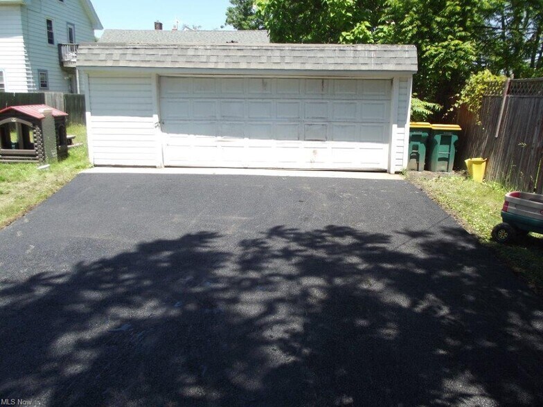 More Photos Of 17051 Libby Rd, Maple Heights Storefront Retail Residential For Lease