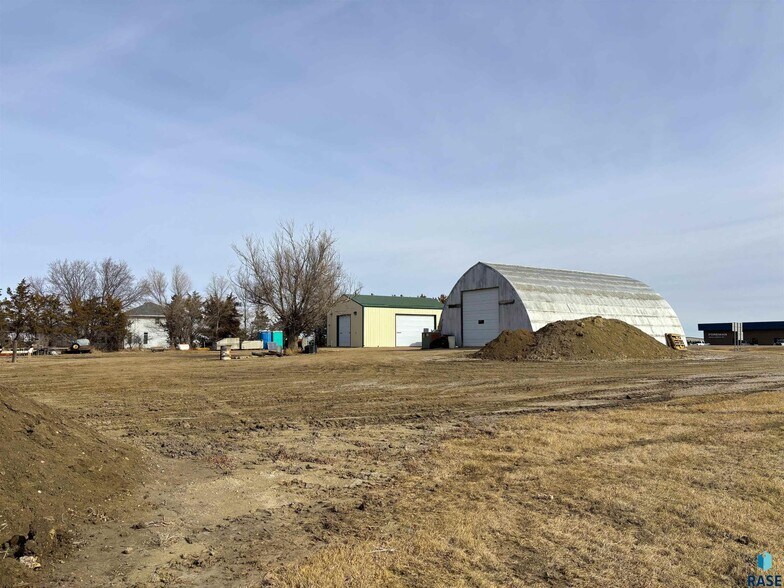 More Photos Of 1603 N Broadway Ave, Miller Industrial For Sale