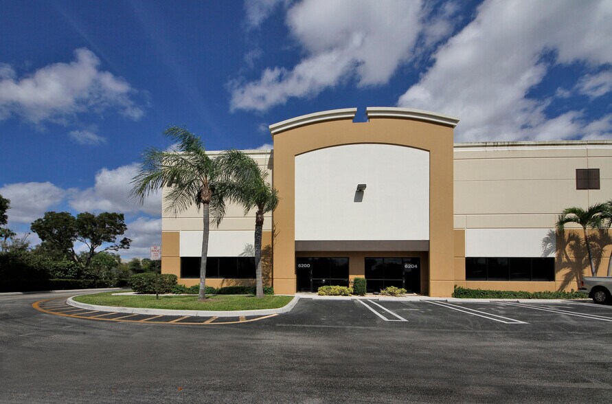 Primary Photo Of 6250-6270 N Hiatus Rd, Tamarac Unknown For Lease