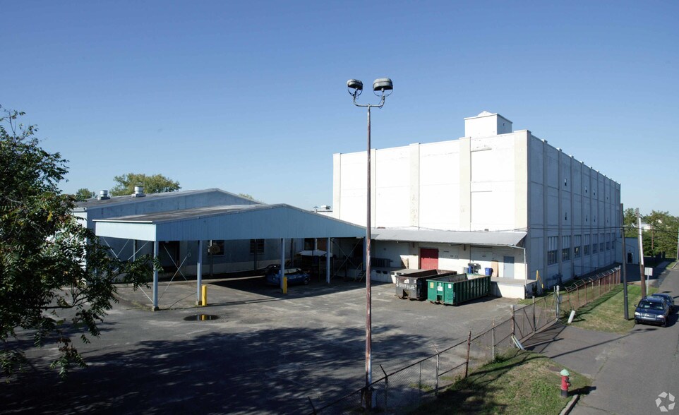 More Photos Of 121 1st Ave, Hamilton Warehouse For Lease