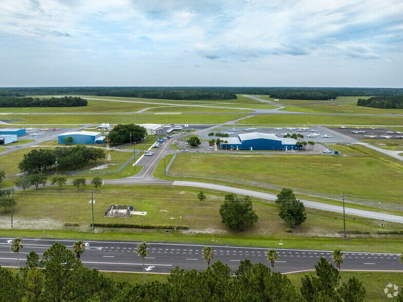More Photos Of 9300 Normandy Blvd, Jacksonville Airport For Lease