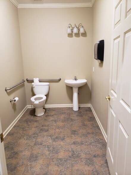 More Photos Of 2230 Towne Lake Pky, Woodstock Medical For Lease