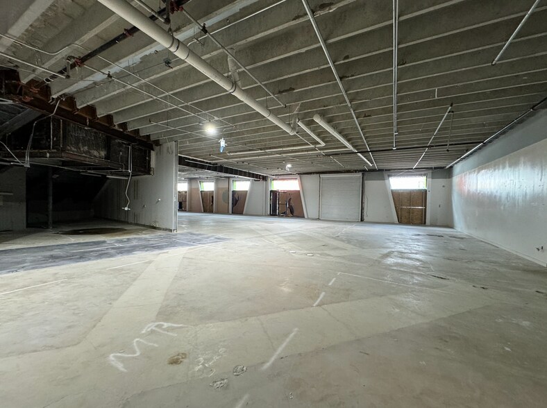 More Photos Of 43-75 NW 23rd St, Miami General Retail For Lease