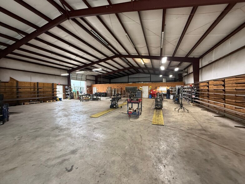 More Photos Of 115 Wyoming Blvd, Pleasanton Warehouse For Lease
