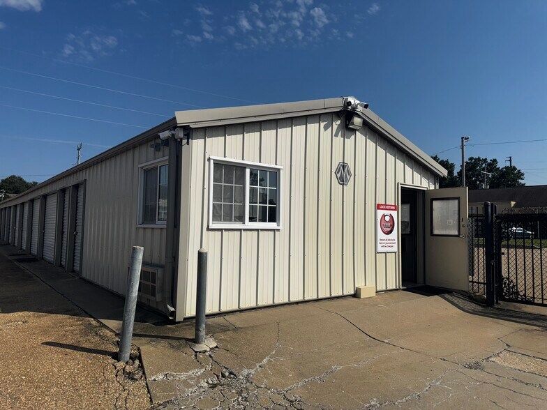 Primary Photo Of 235 SW Gage Blvd, Topeka Self Storage For Lease