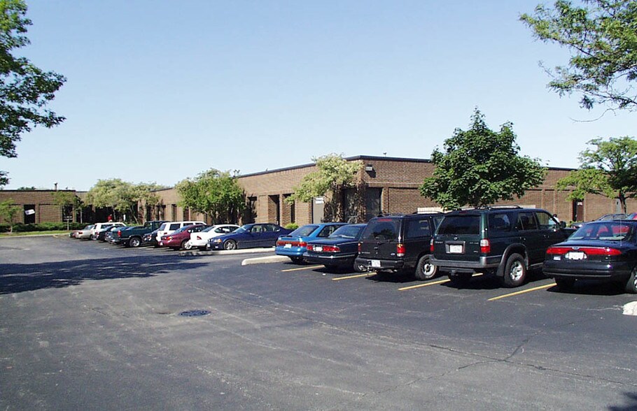 More Photos Of 702-778 W Algonquin Rd, Arlington Heights Unknown For Lease