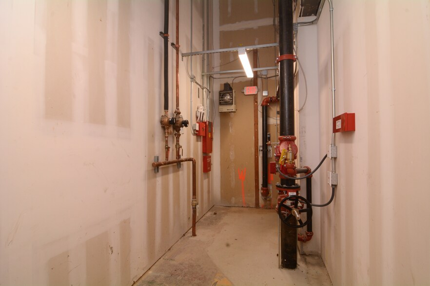 More Photos Of 1080-1140 Old Country Rd, Riverhead Unknown For Lease