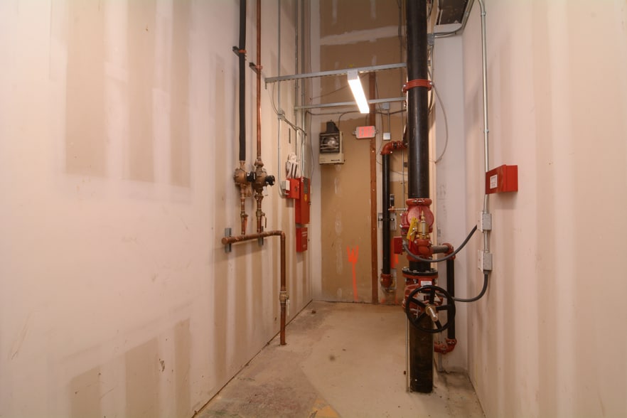 More Photos Of 1088-1791 Old Country Rd, Riverhead Storefront For Lease