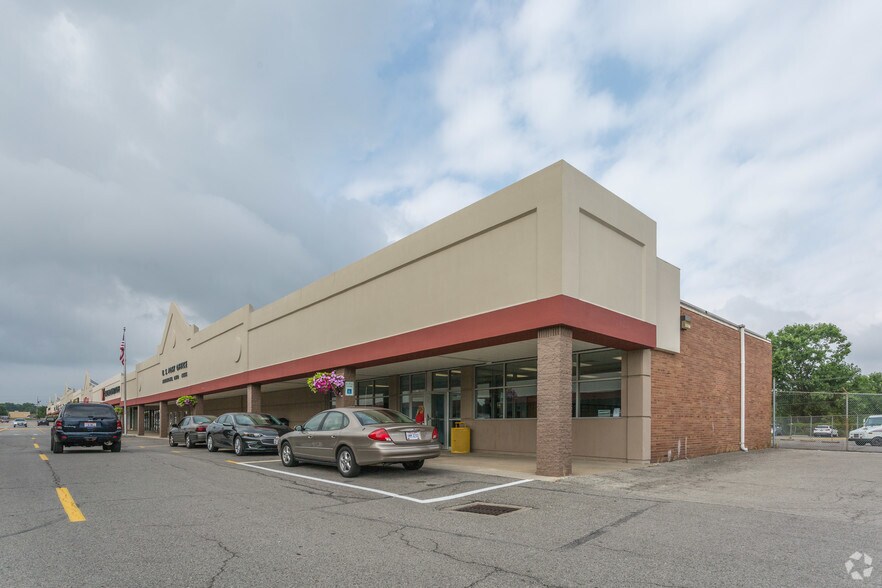 More Photos Of 6000 Mahoning Ave, Youngstown Storefront For Lease