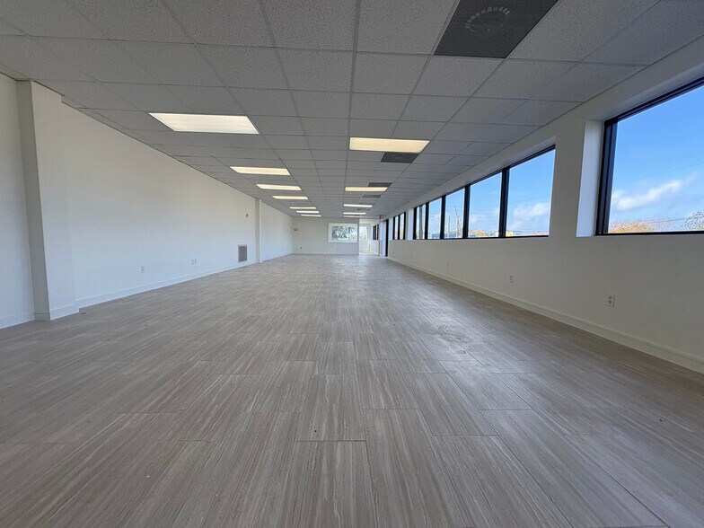 More Photos Of 2819 Louetta Rd, Spring Showroom For Lease