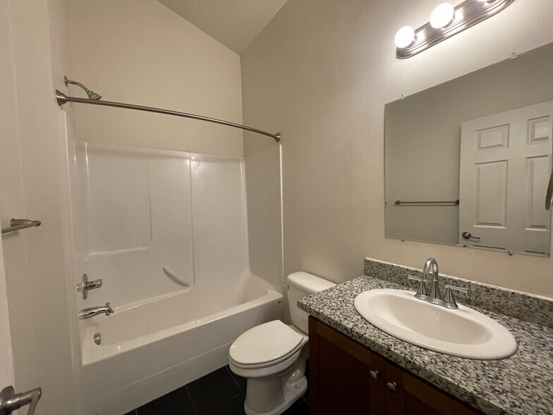 More Photos Of 5490 SE Milwaukie Ave, Portland Apartments For Sale