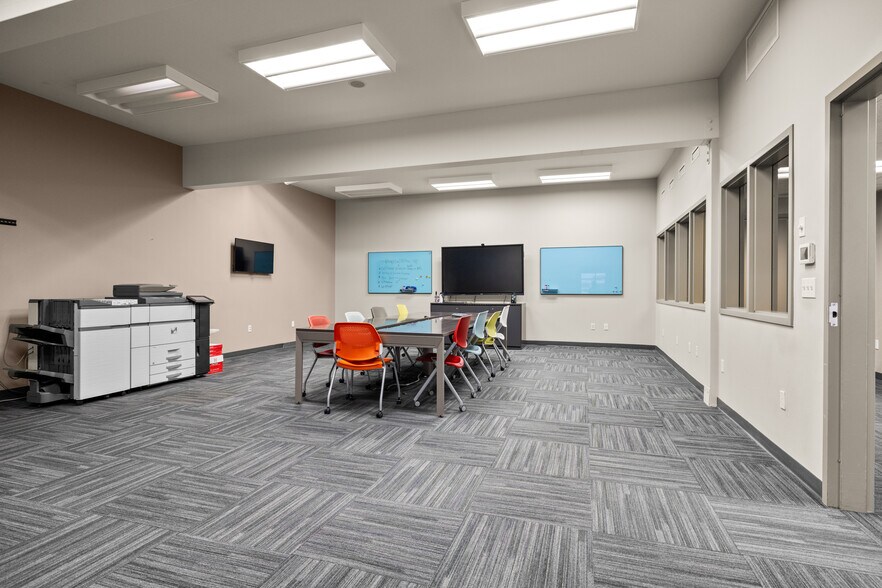 More Photos Of 115 W Wyoming St, Kalispell Warehouse For Sale